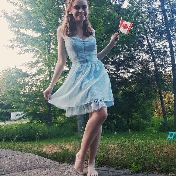 Meet your Posher, Aby - Picture 2 of 4